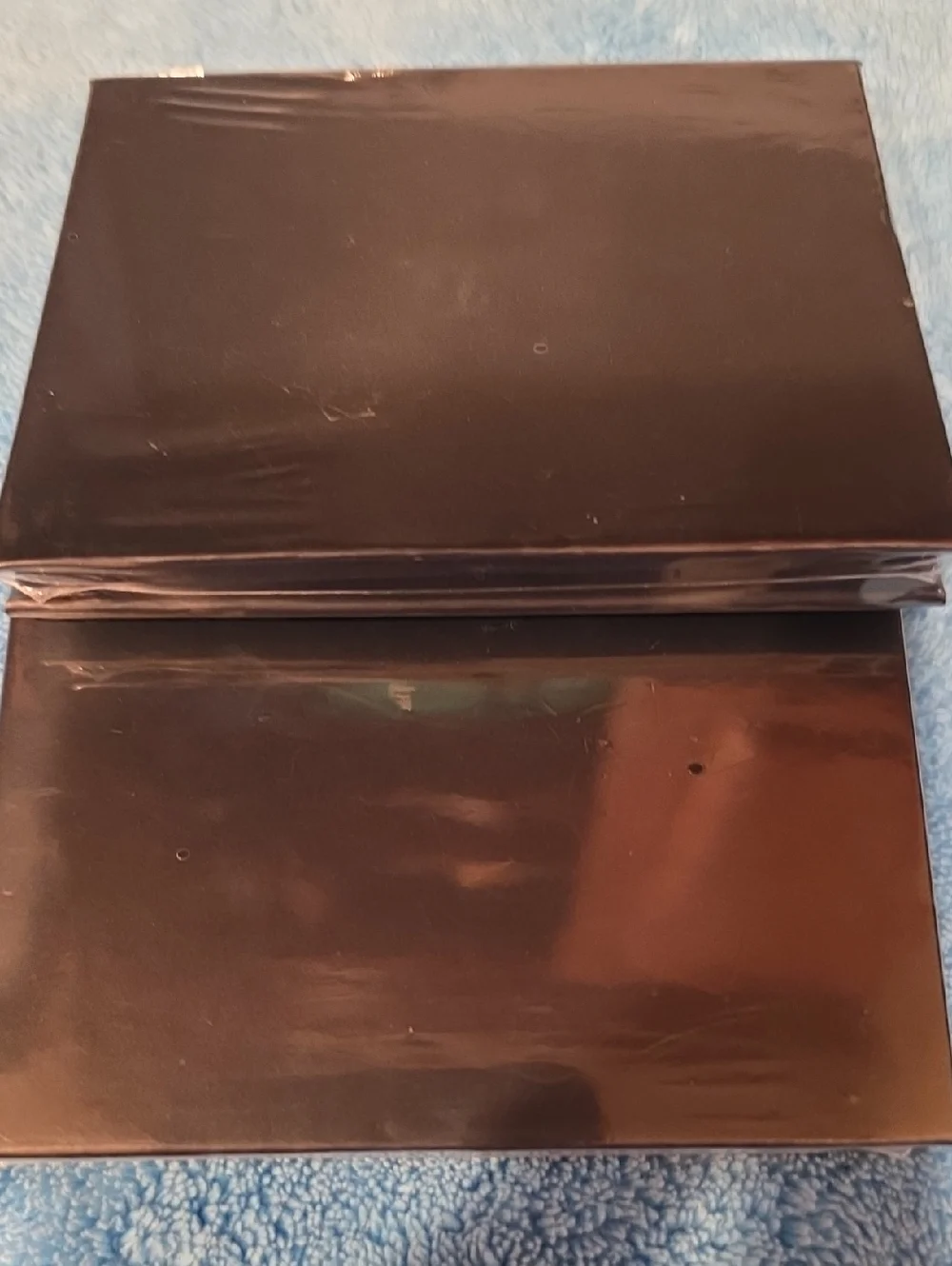 Doucce Duo Compact Palettes in Glossy Black with Rose Gold Logo, Getting 2
